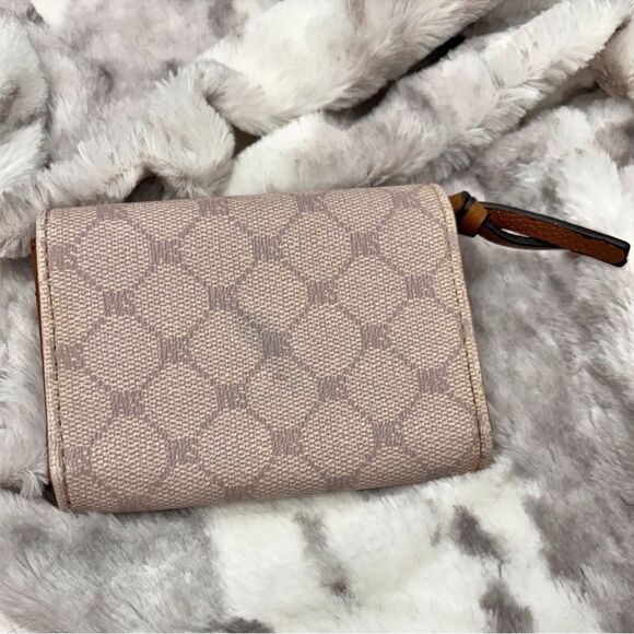Steve Madden Beige Logo Wallet | Cream & Brown Monogram | OS - Picture 4 of 7